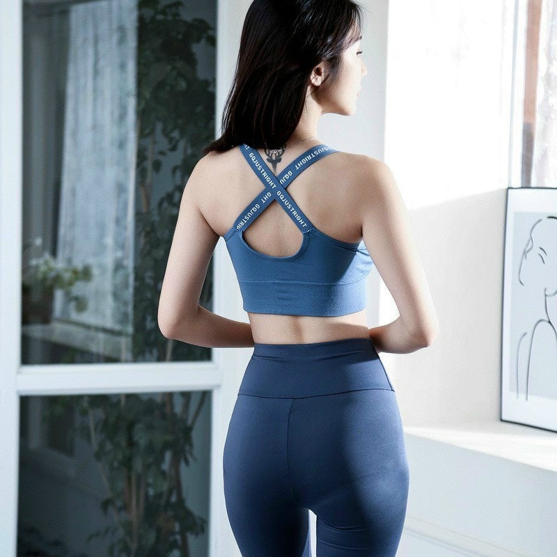 Just-Right Wireless Sports Bra with Front Buttons – Black & Olive